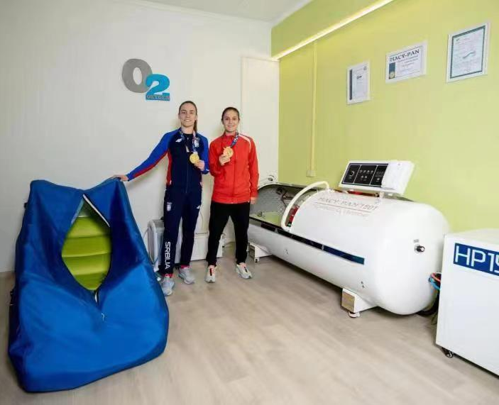 варзишгарон камераи Macy Pan Hyperbaric -ро истифода мебаранд